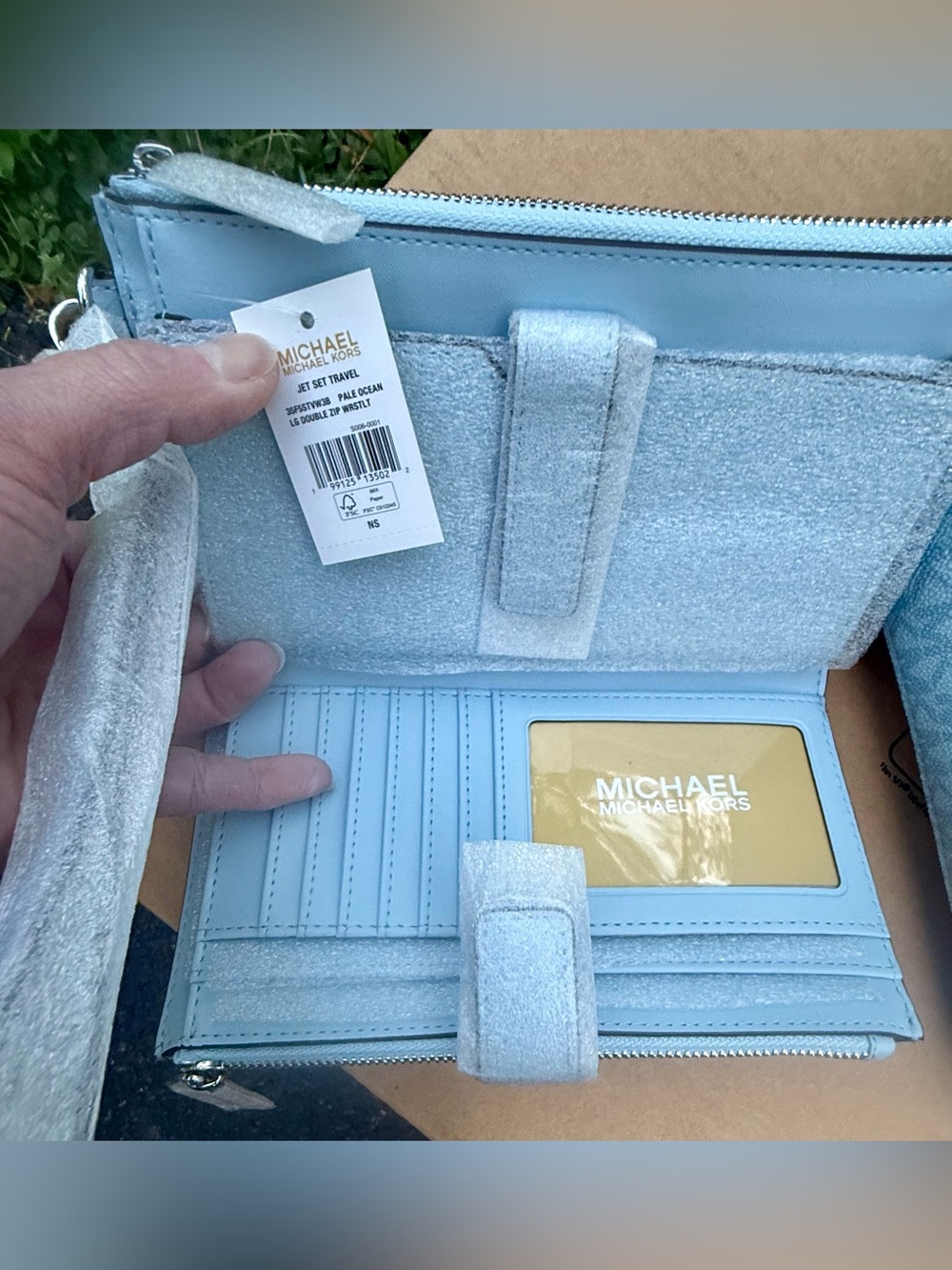 Michael Kors Shelia Light Blue MK Logo Tote with Matching Wristlet - Picture 8 of 9